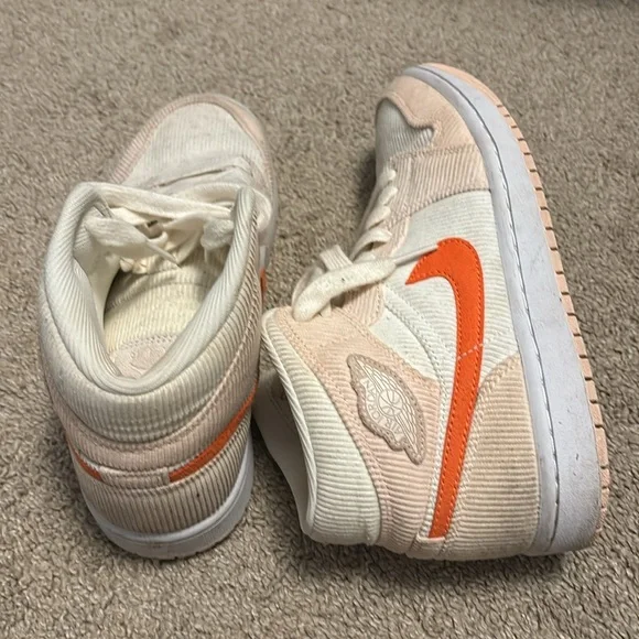 Air Jordan 1s - Picture 3 of 3